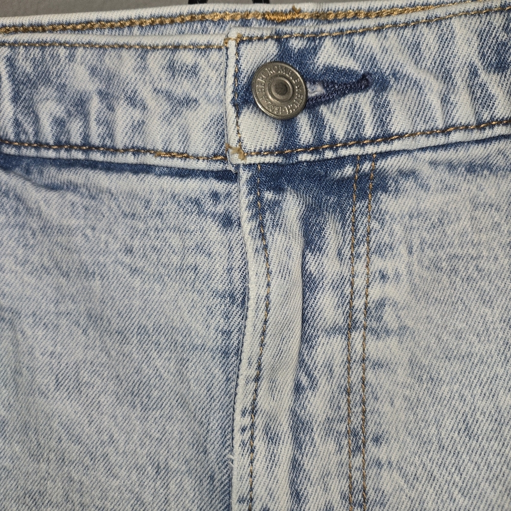 Abercrombie & Fitch The Mom Short High Rise Light Wash Shorts Size 33/16 - Picture 6 of 16
